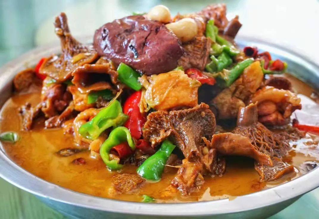 皇藏峪蘑菇鸡是皖北名吃,宿州市经典特色菜.