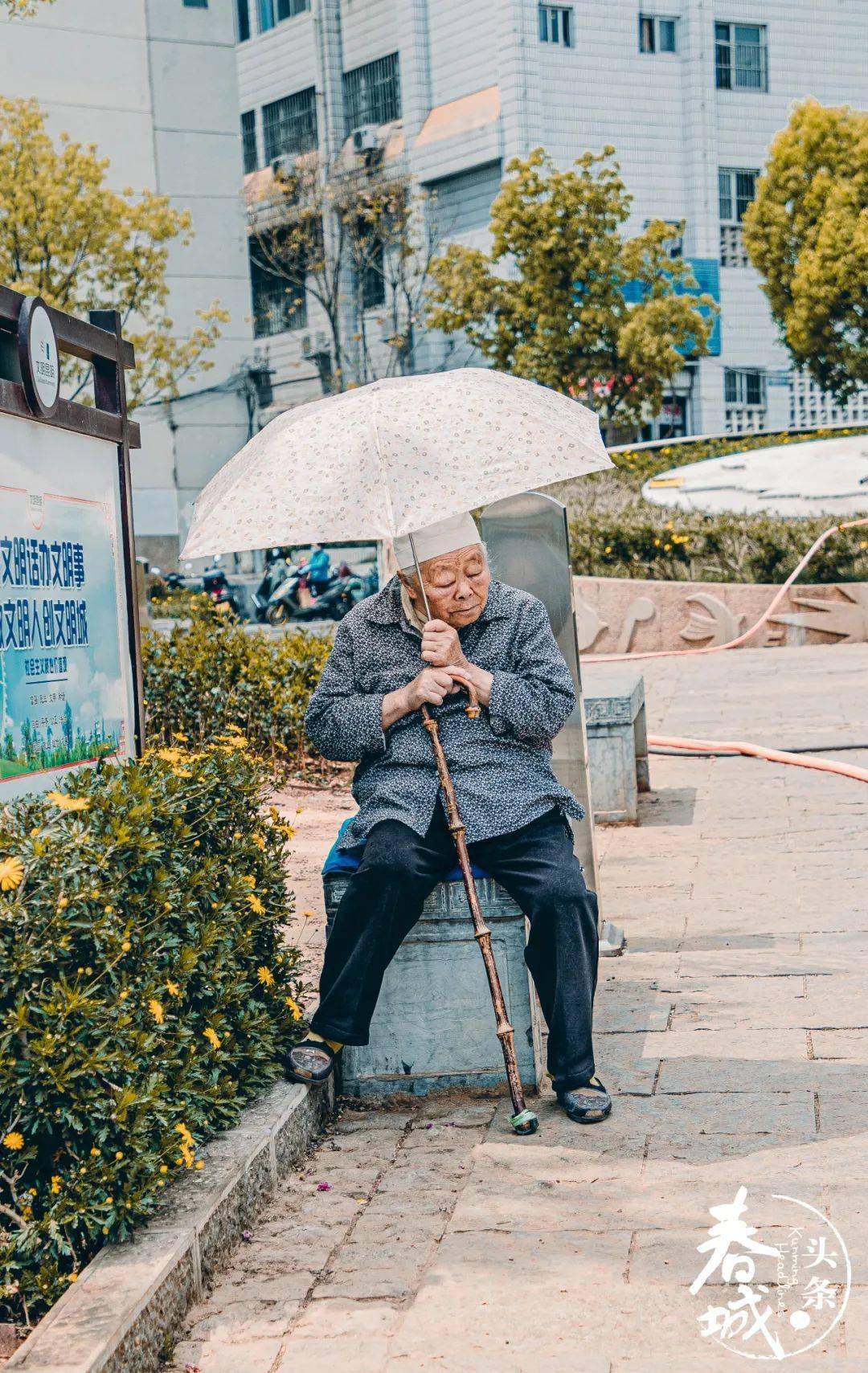 又发现昆明一老街好逛人少随手一拍都是复古大片