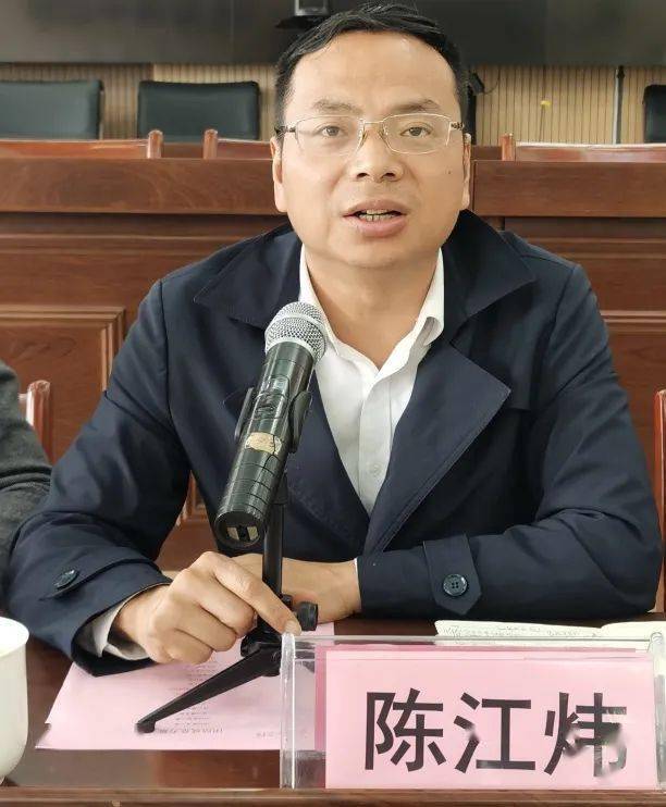 党委书记陈江炜总结发言05年轻干部们的发言结束后,党委副书记何炉忠