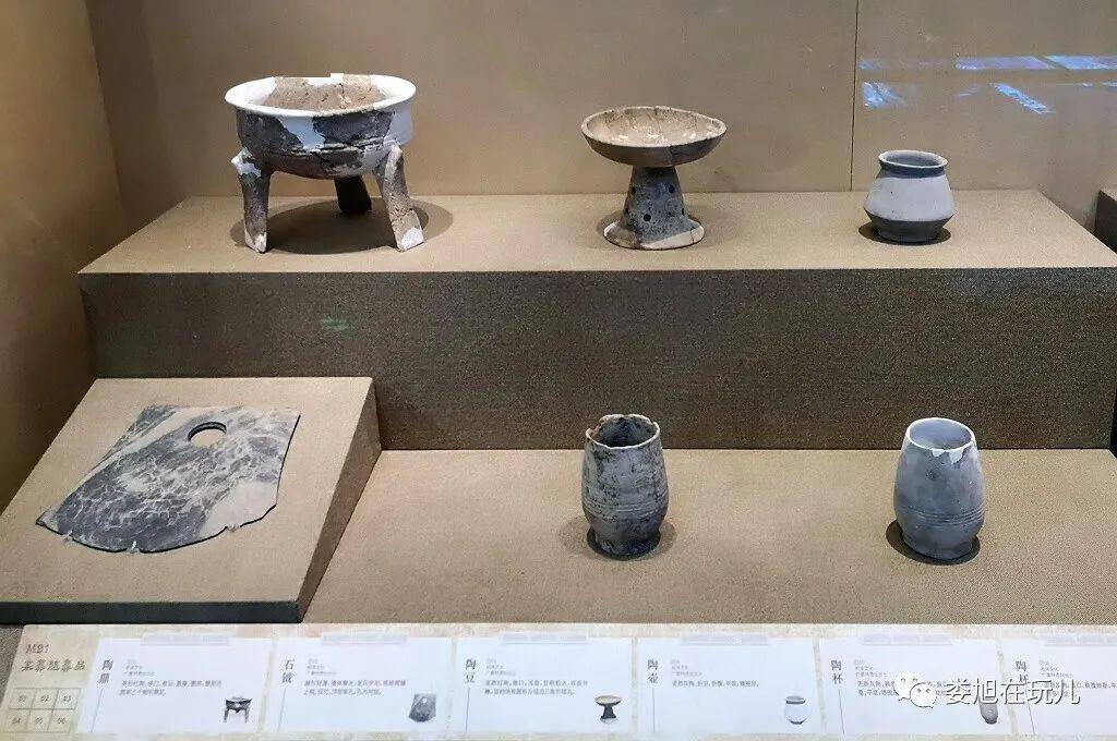 酷似破损古陶的建筑,是广富林文化遗址考古研究展示馆,也是广富林最为