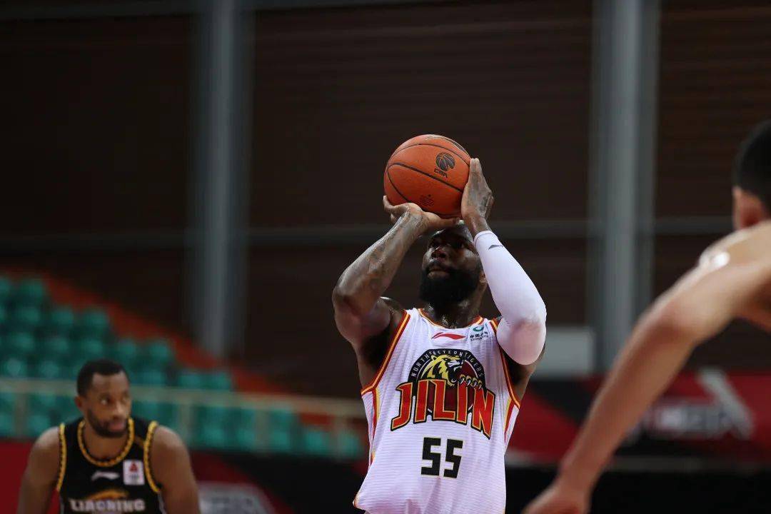 cba|第54轮数据之最:琼斯53分高登16助攻
