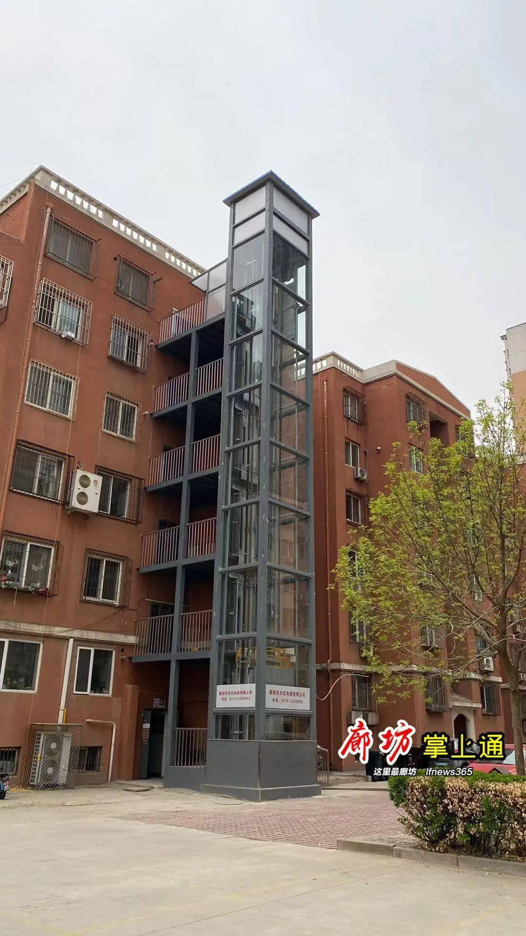 吉祥小区12号楼1单元是我市首个老旧小区加装电梯试点.
