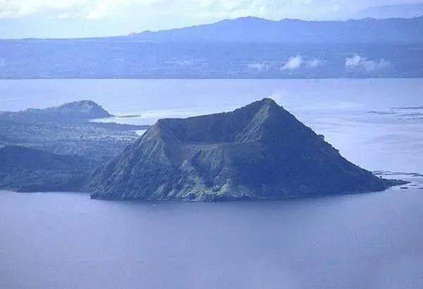 菲律宾塔尔火山蠢蠢欲动已达2级警戒