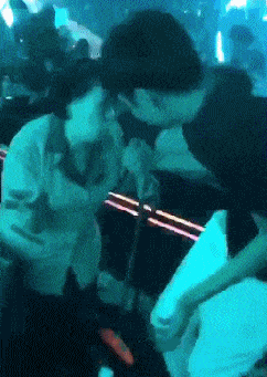 搞笑gif: 万水千山从容过,寂寞高手不湿身