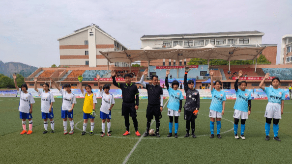 椒江足球小将在市青少年校园足球精英联赛中展"耀眼风采!_中小学