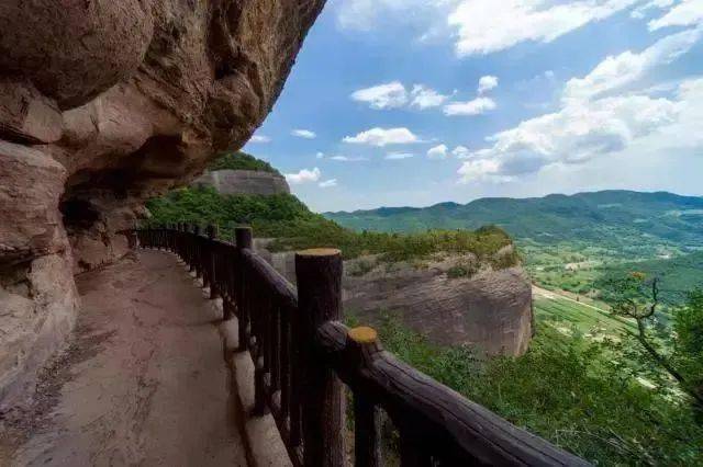 陕西吃喝玩乐 旺季60元/人次,淡季:40元/人次     照金香山景区