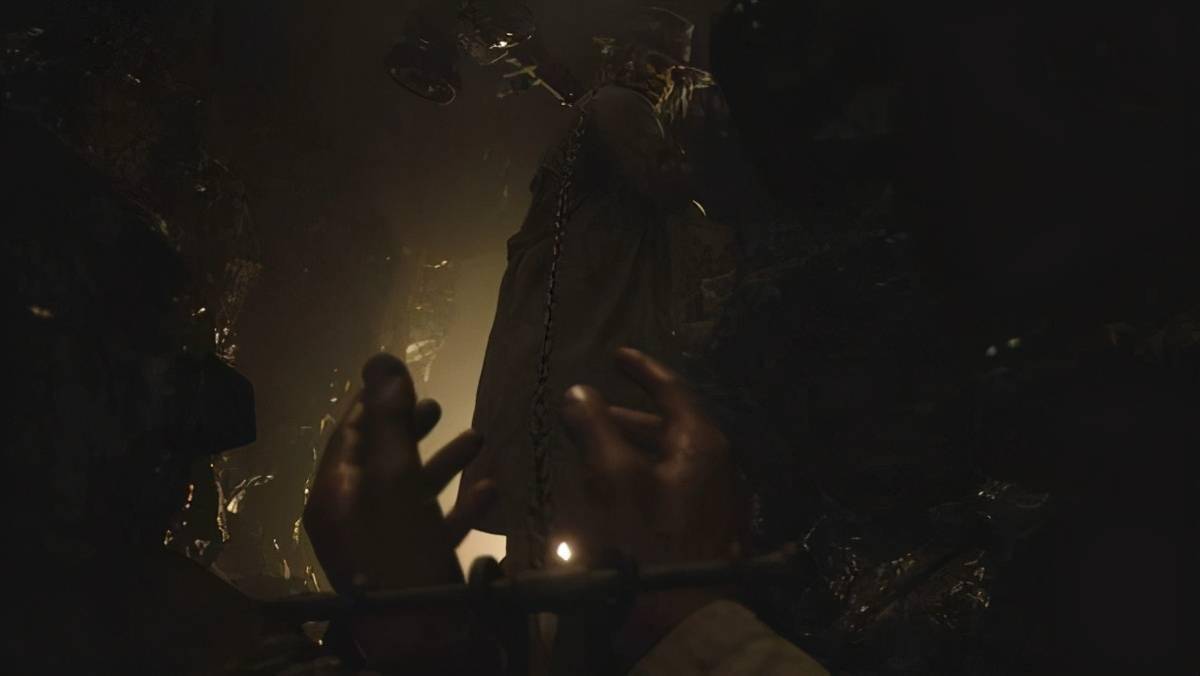 《生化危机8》新截图,角色介绍 神秘铁锤男敌友未辩