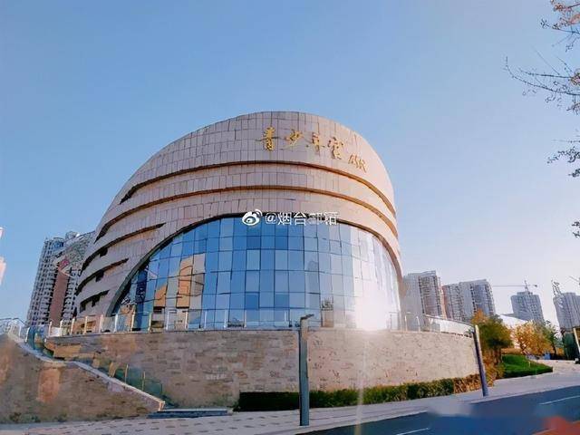 福莱山公园分为建筑群和公园两部分,建筑群部分主要由图书馆,档案馆