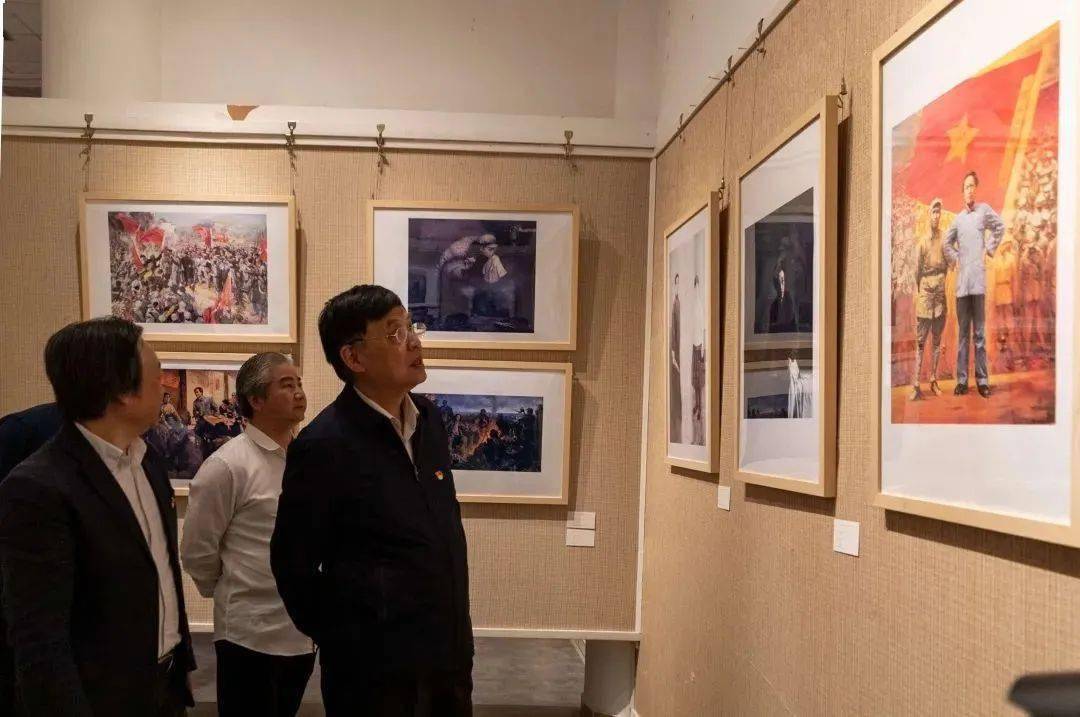 我校举办光辉历程壮丽画卷美术作品中的党史主题展