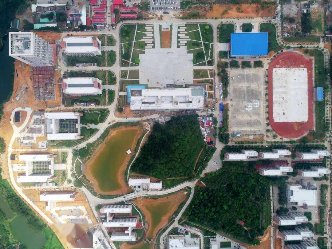 广东海洋大学阳江校区环山抱水露真容!