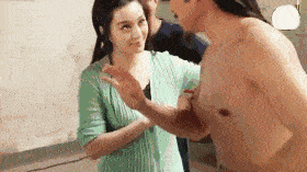 爆笑GIF:妹子,看来夏天是真的来了!