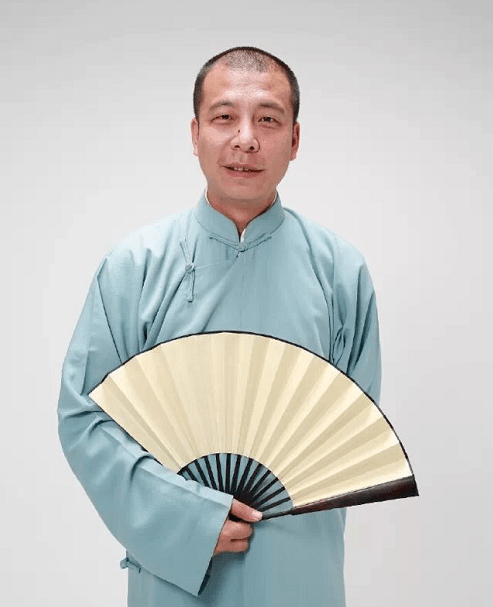 吴迪(总队夫人)青年相声演员中国曲艺家协会会员自幼酷爱传统曲艺,师