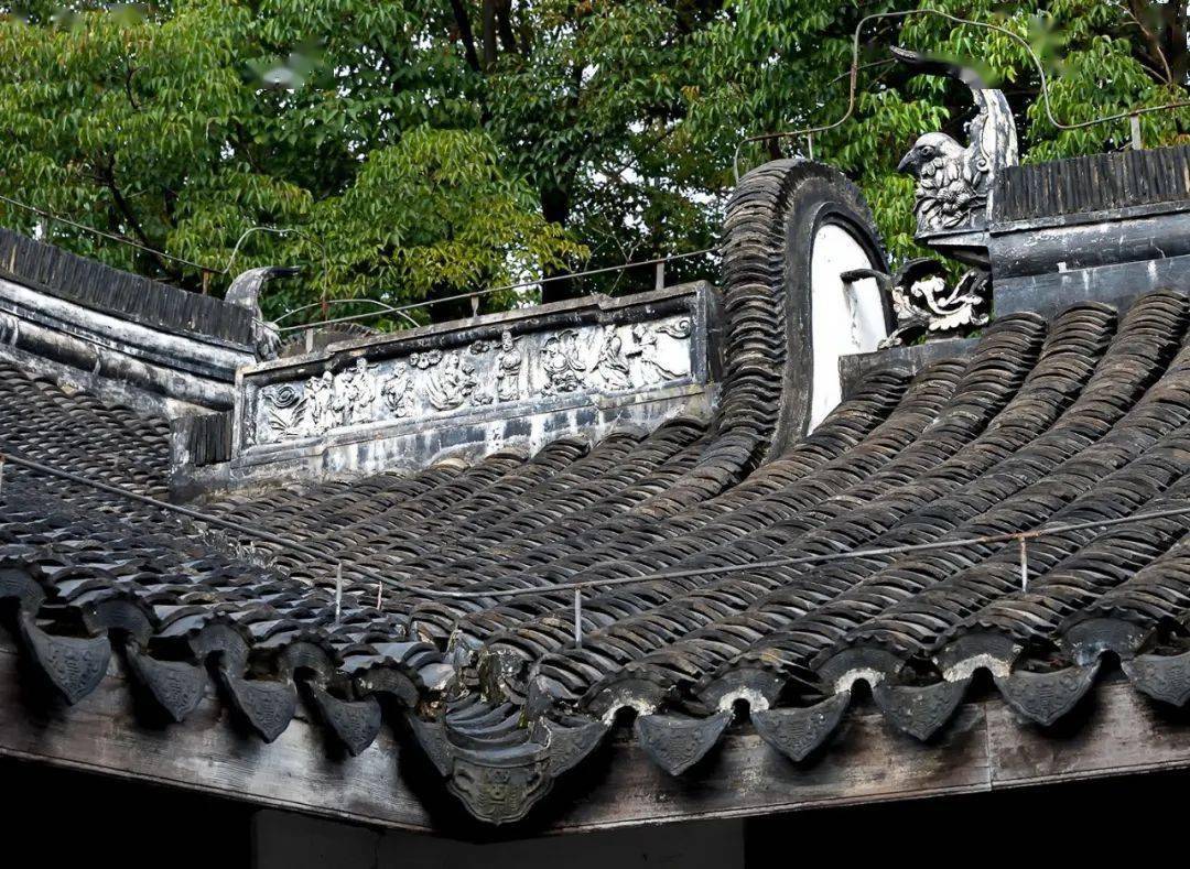 古建筑屋顶上为什么要放置鸱吻和戗兽?