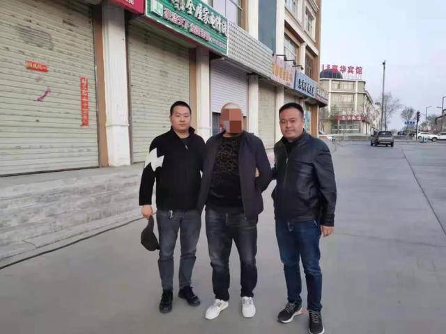 镇平县公安局老庄派出所成功抓获一名上网逃犯