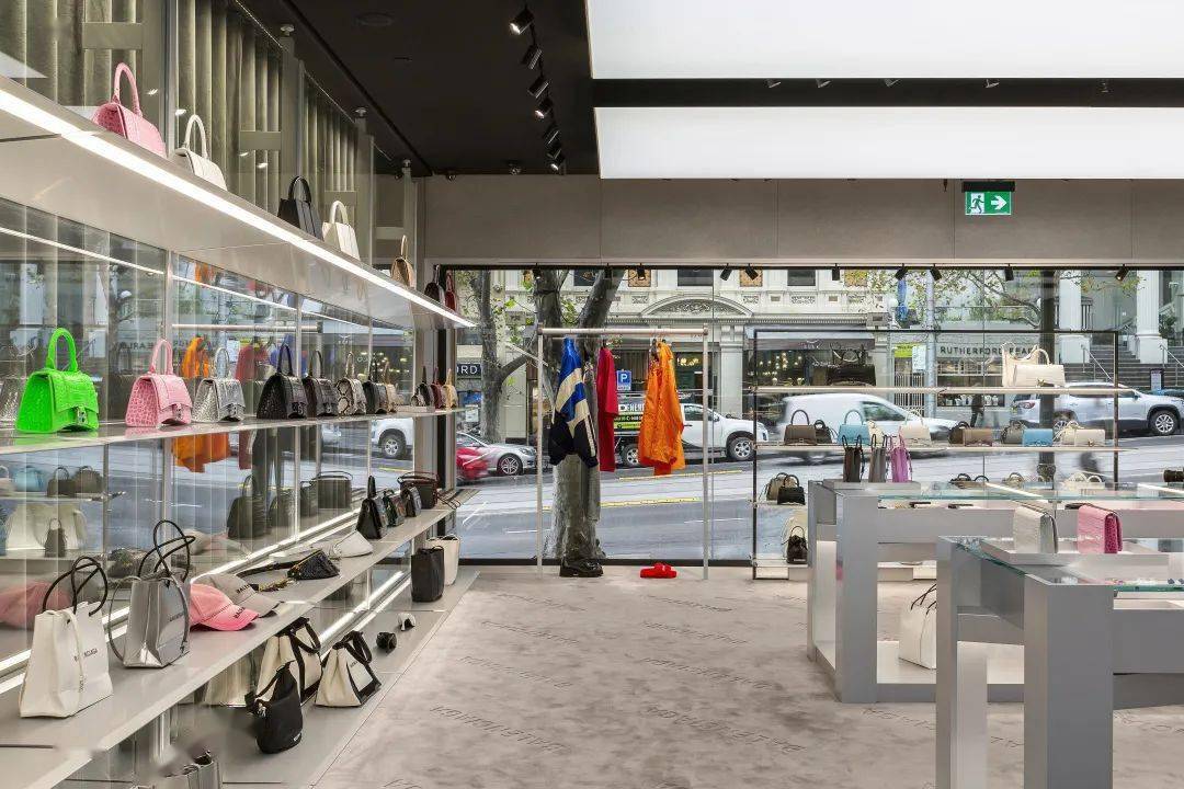 墨尔本collins street的【巴黎世家】店面正在出售!