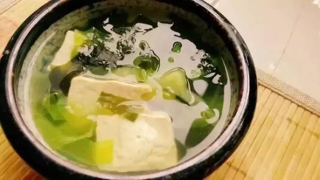 裙带菜豆腐汤