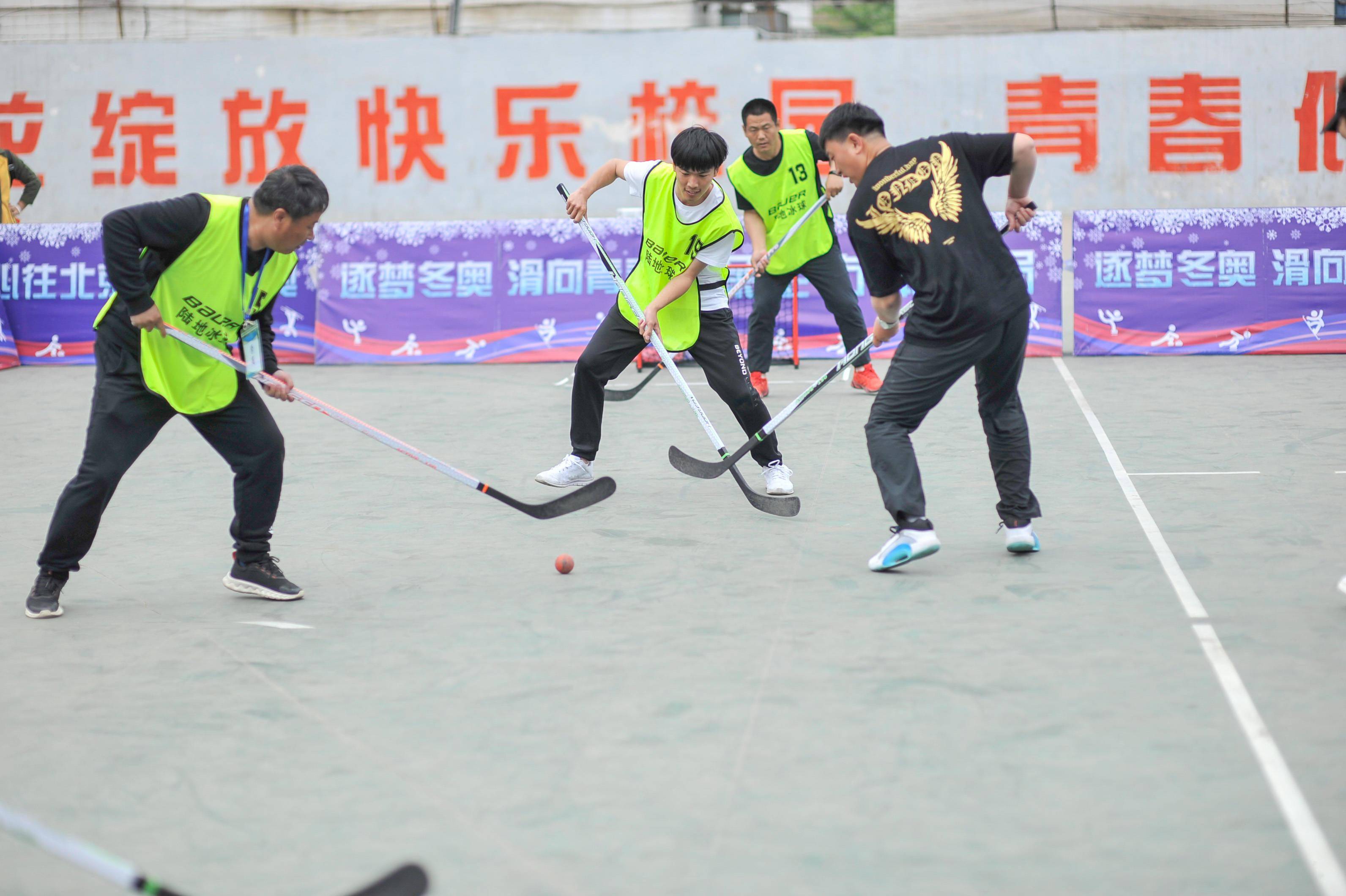 nhl在华举办陆地冰球培训逾千名中小学教师参加