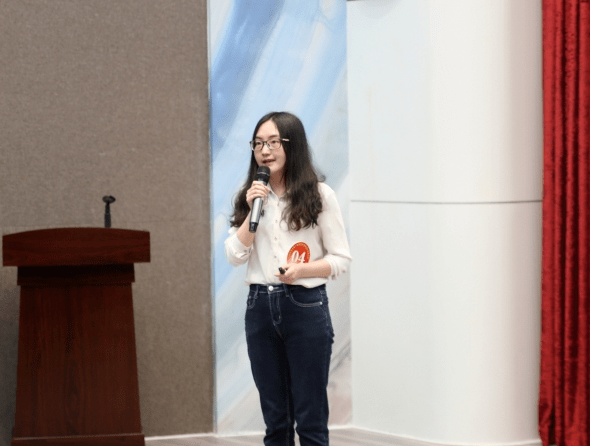 百年砾初心,启航书香新征程》郁丹《百年与党同行》王旭美《奋进百年