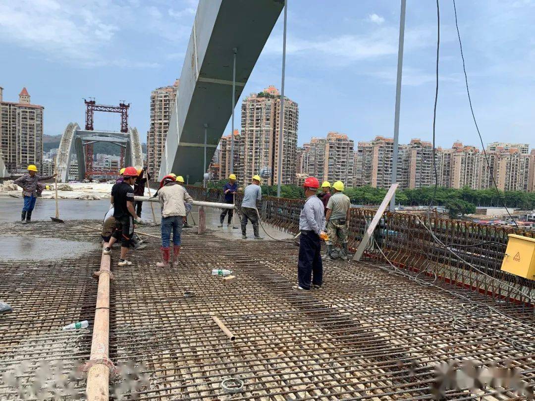 振奋人心!历时41小时,梧州西江四桥主桥中跨上层桥面现浇层完成浇筑