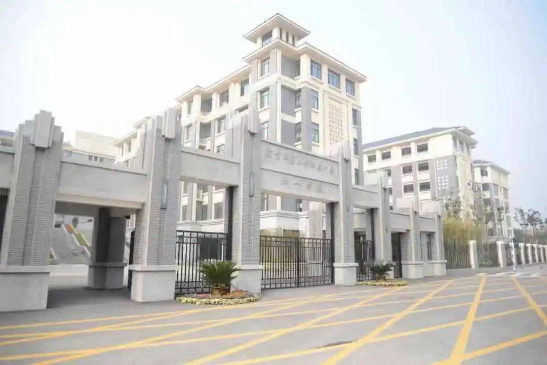 民办初中,全名南京师范大学附属中学树人学校,前身为南京树人国际学校