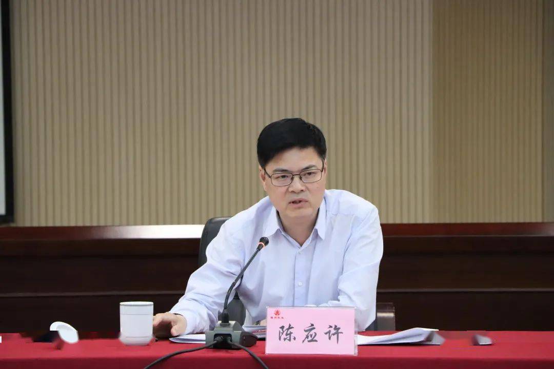 在市民政局召开的汇报会上,市民政局党组书记,局长胡正武汇报了民政