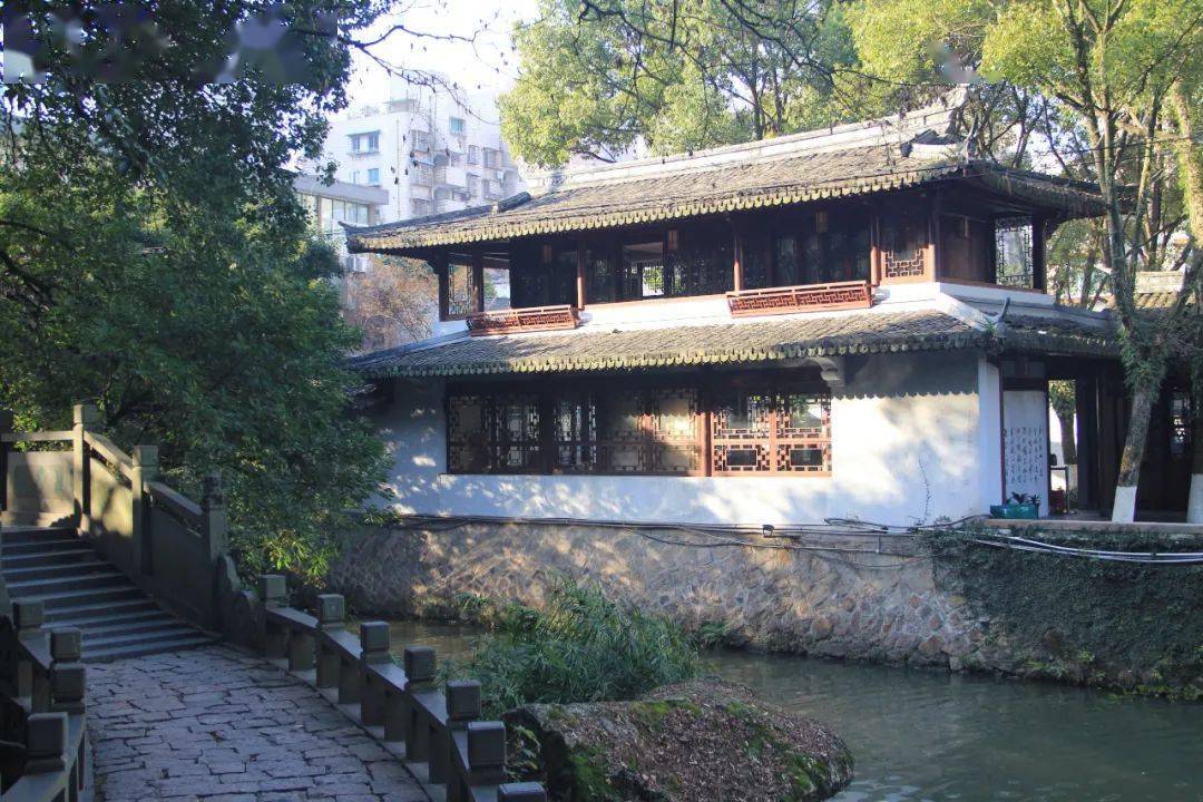 温州作家协会会员,温州旅游体验师谢绮频:看庭前花开花落,宠辱不惊;望