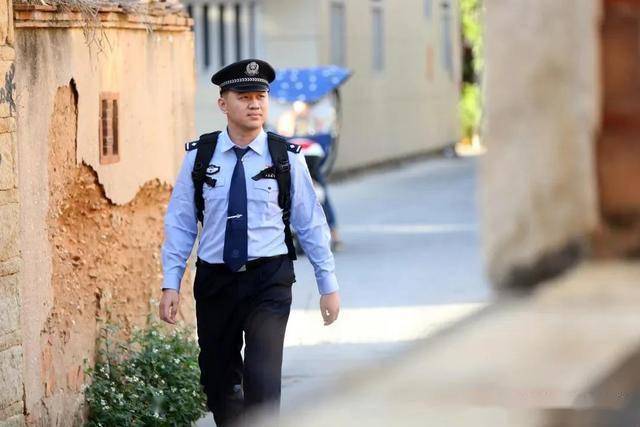 这些手机里最舍不得删掉的警服照怎么看着看着就哭了