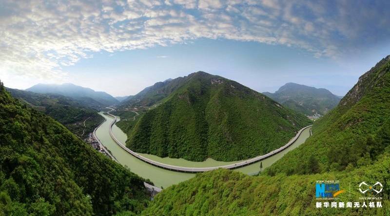 沿着高速看中国|航拍兴山"水上公路:三峡库区的生态画廊_湖北省