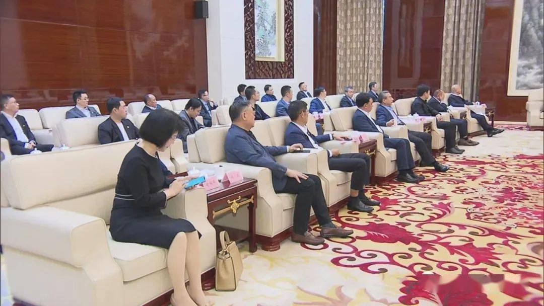 李锦斌王清宪与出席"天下徽商"圆桌会议嘉宾代表座谈