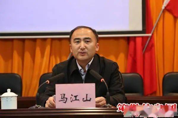 药宁的妻子周凌休,就读于清华大学法学院,毕业之后也前往新疆,在喀什