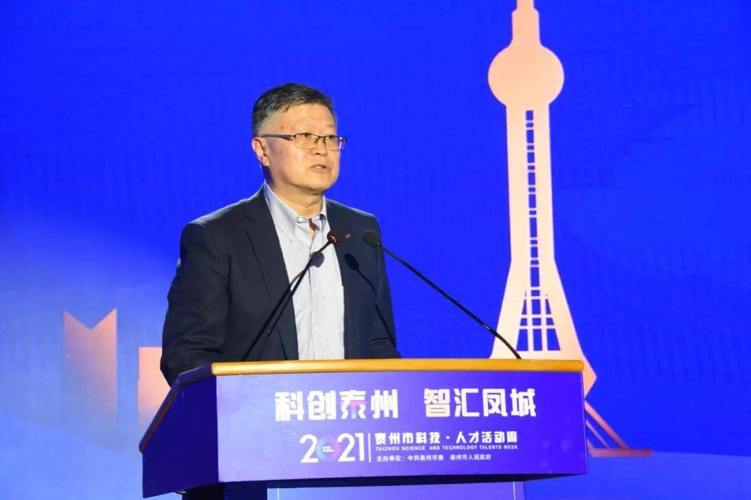 市领导卢佩民,张余松,梁三元,杨杰,张育林,市政府秘书长钱忠出席