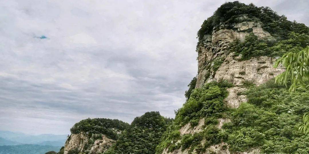 五猴山又名五峰山,五凤岭,位于安徽金寨县燕子河镇的张畈村,海拔有