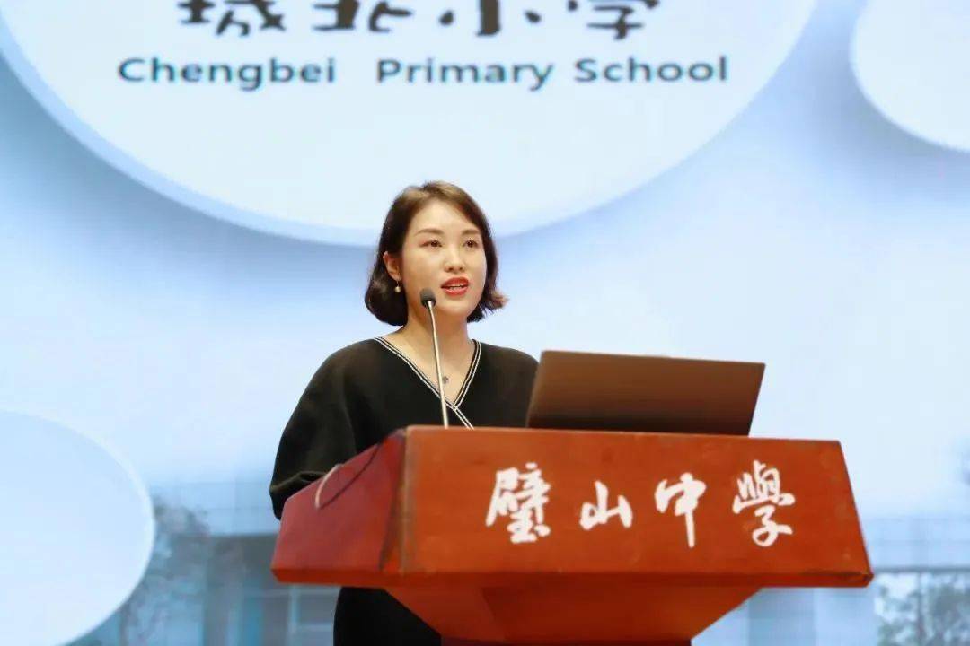 随后,璧山中学,御湖小学等学校相关负责人还在会上交流了文明校园创建