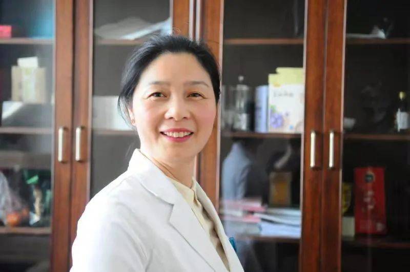 沈利华,桐乡市第一人民医护理部副主任,主任护师.