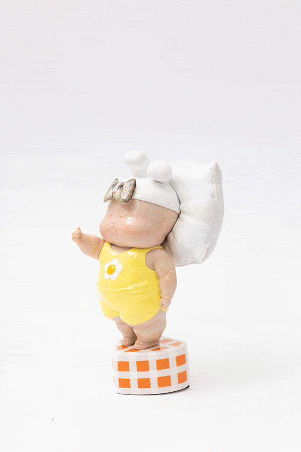 软萌可爱的baby站在心形圆台上,举起胖乎乎的小手为你点赞,为理想的生