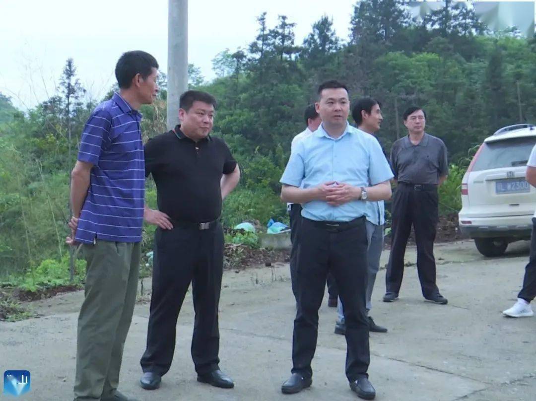 5月13日,副县长焦汉雄带领市生态环境局通山分局,县农业农村局,县