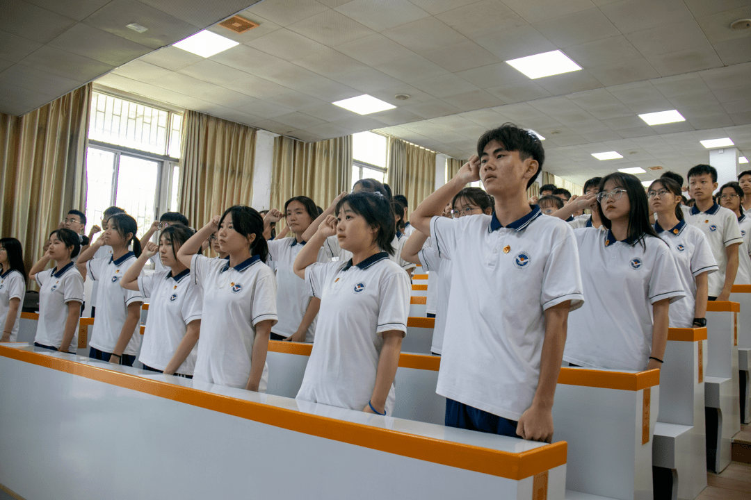 【基层动态】青春向党 薪火传承——两英中学举行"学党史,强信念,跟党