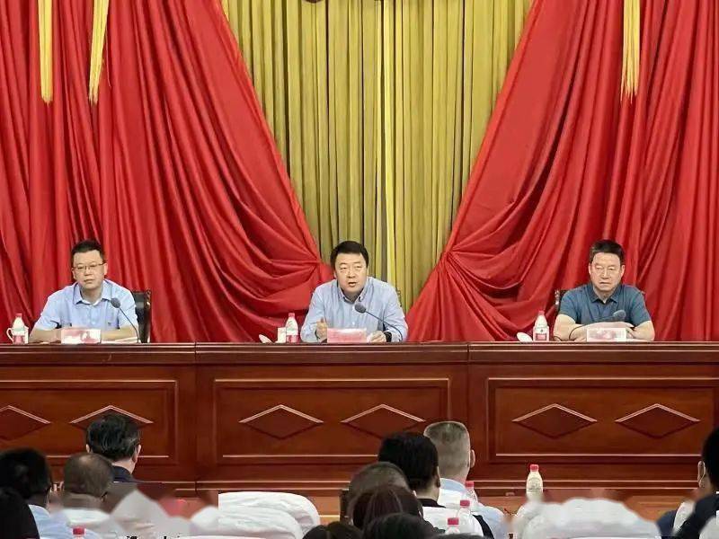 区财政局党组书记,局长吴成刚同志通报了全区财源建设情况,就如何抓好