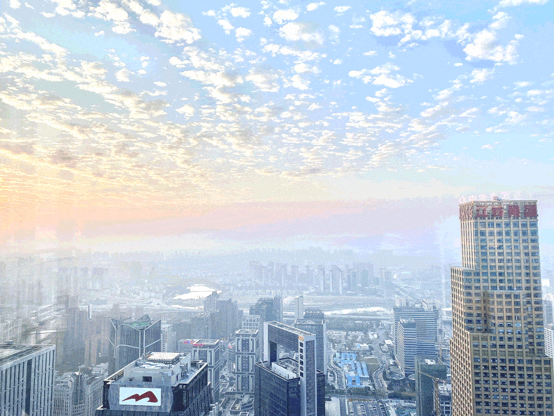 站在303米的高空俯瞰南昌美景 绚丽景色一览无遗 甜蜜的520少不了精致