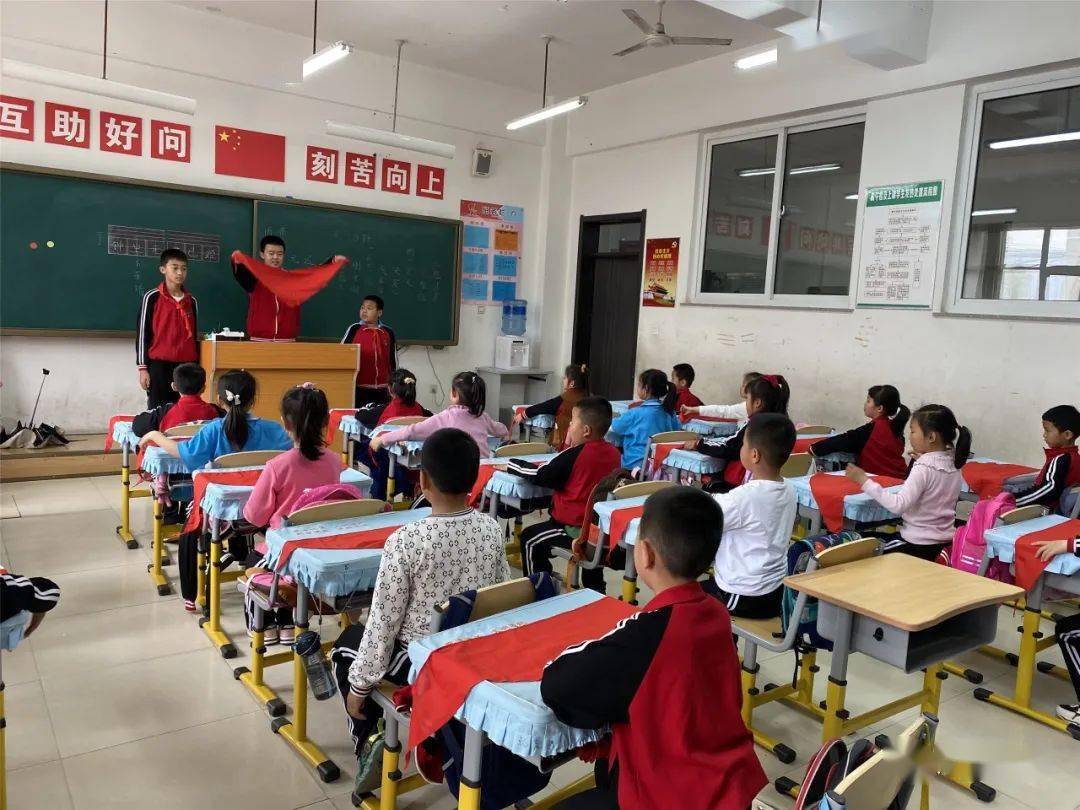 太子河区首山农场学校开展"你好,中国少年先锋队"一年级队前教育活动
