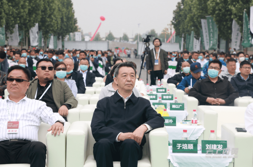 体主席戴中久,安阳市人民政府副市长刘建发,县领导王建国,谢东,田峻川