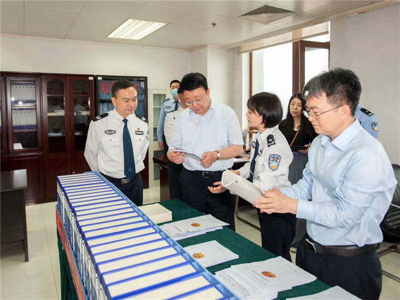 中央第十四督导组组长李佳在省公安厅检察院调研