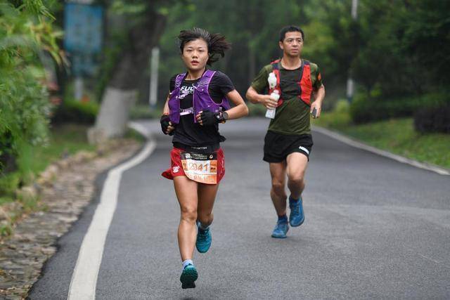 莫干山越野跑挑战赛开赛_比赛