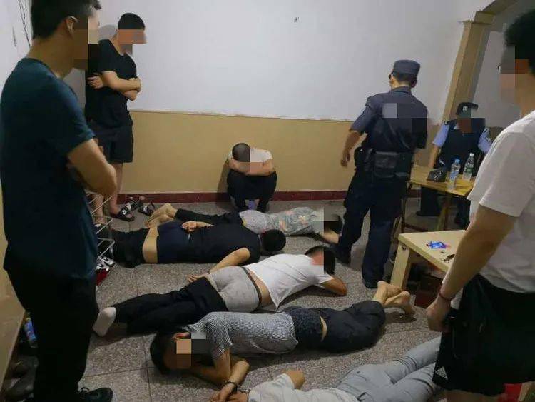 同时县局调遣长平派出所警力,连续作战,又先后抓获3名吸毒人员.