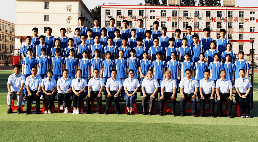 愿少年乘风破浪他日毋忘化雨功磁县滏滨中学毕业年级的毕业照