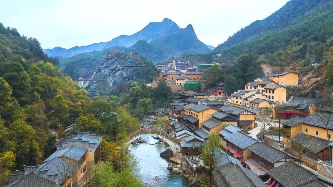 我市云碧峰国家森林公园,望仙谷景区,三清山神仙谷景区,灵山,龟峰等