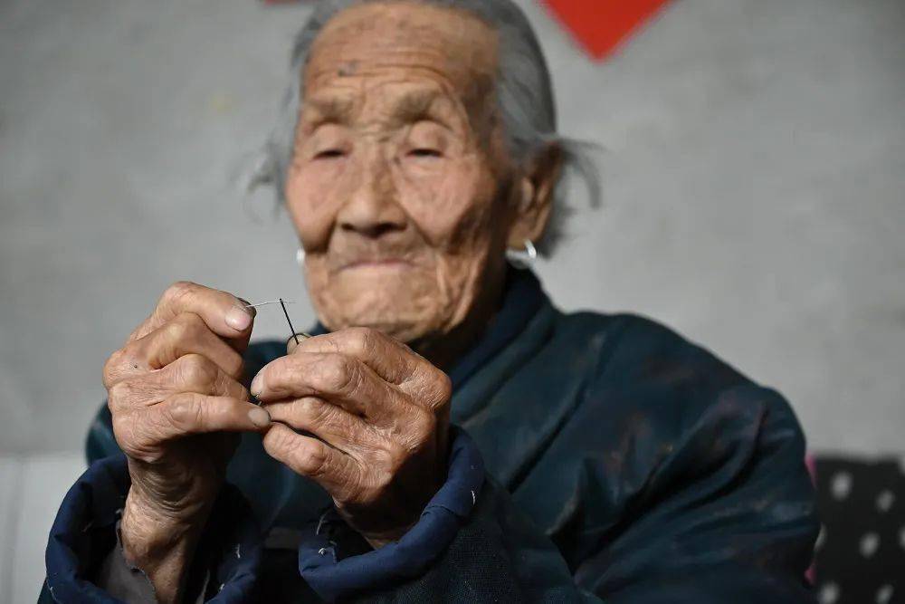 文明视角·日照百岁老人寻访 | 103岁老人卢俊英:"托了国家的福,这个
