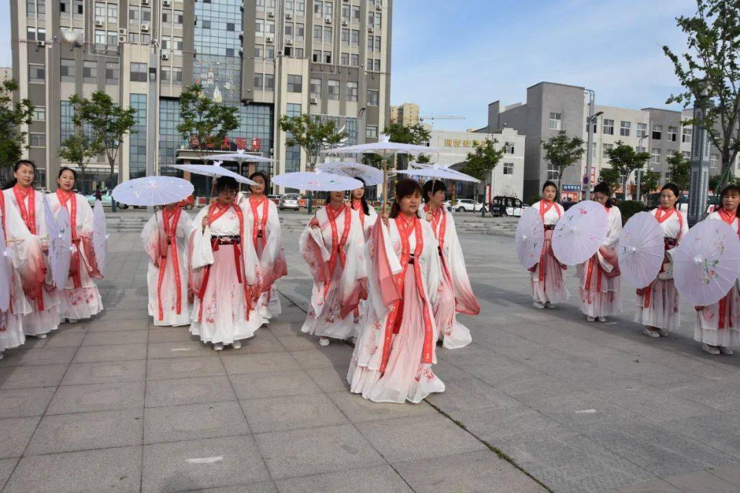 霓裳汉服一醉千年曹县综合行政执法局组织开展汉服展示展演活动