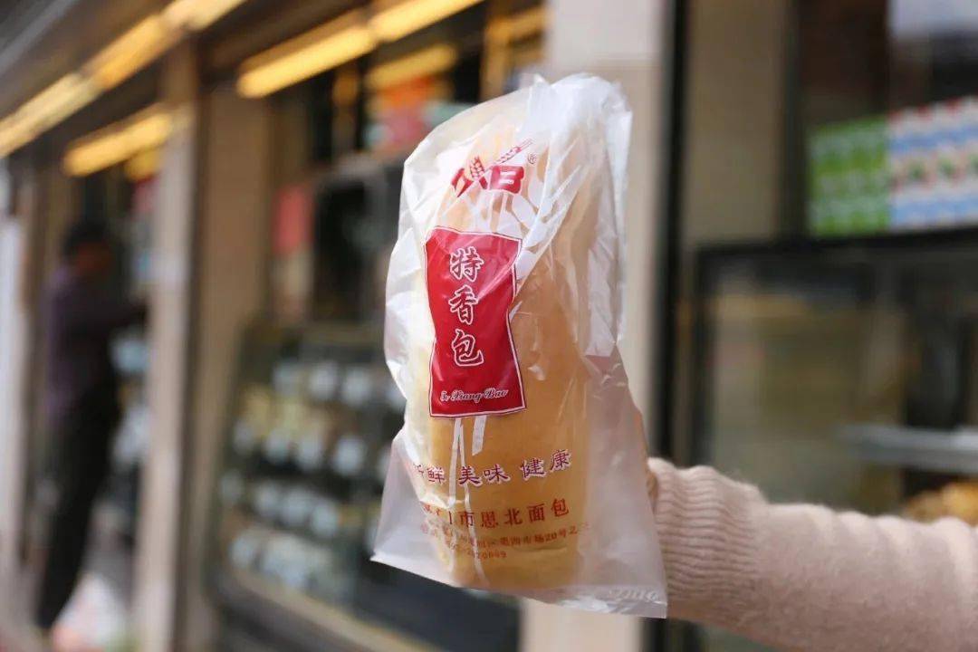 27- 在厦门,从1998年至今,每天从清晨起街头巷尾出现的早龙餐车承包