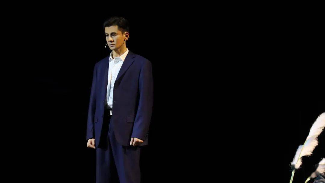 茅奖话剧人世间首演掌声雷动乔振宇话剧处女作演绎中国50年沧桑巨变